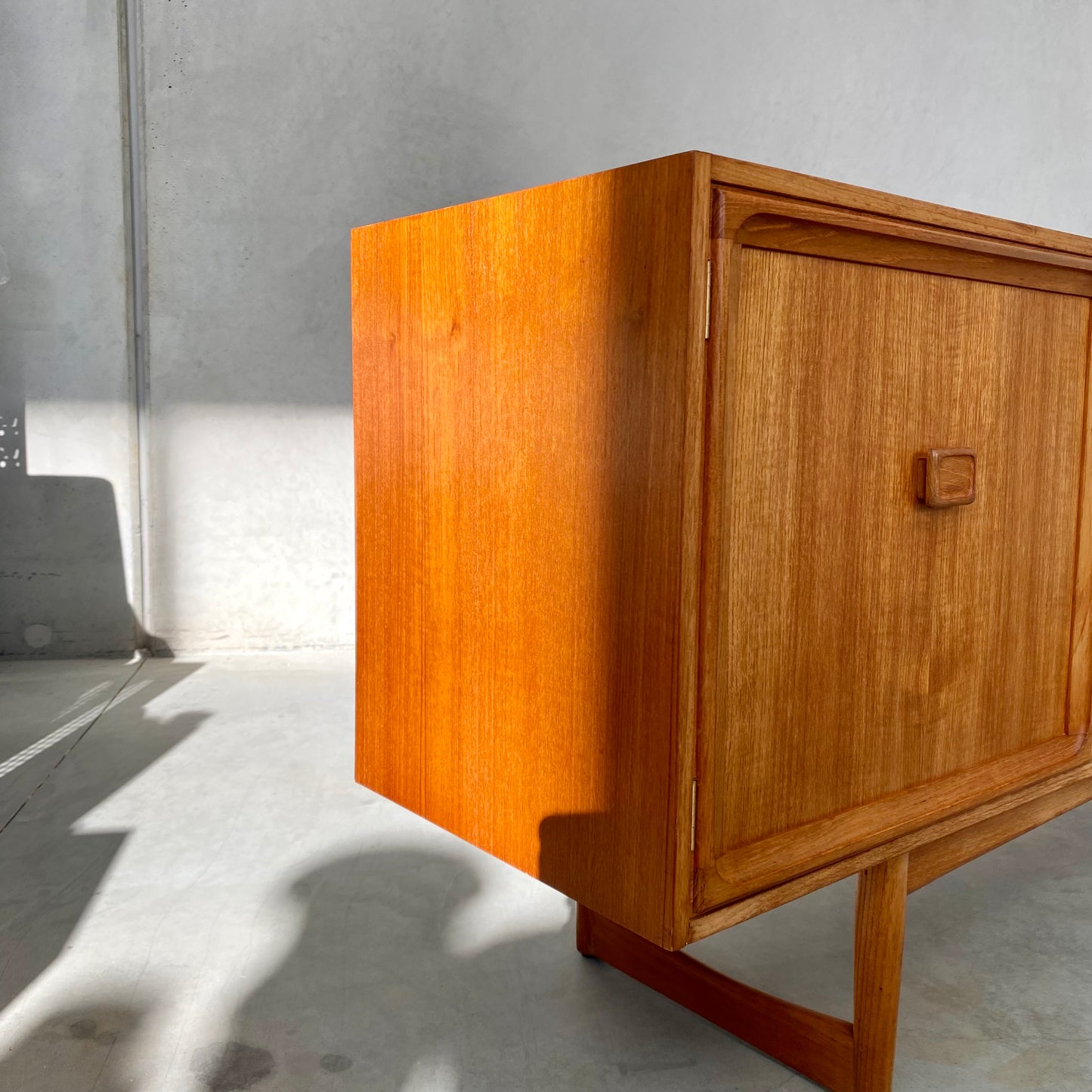 Parker Extra Long Square Handle Sideboard