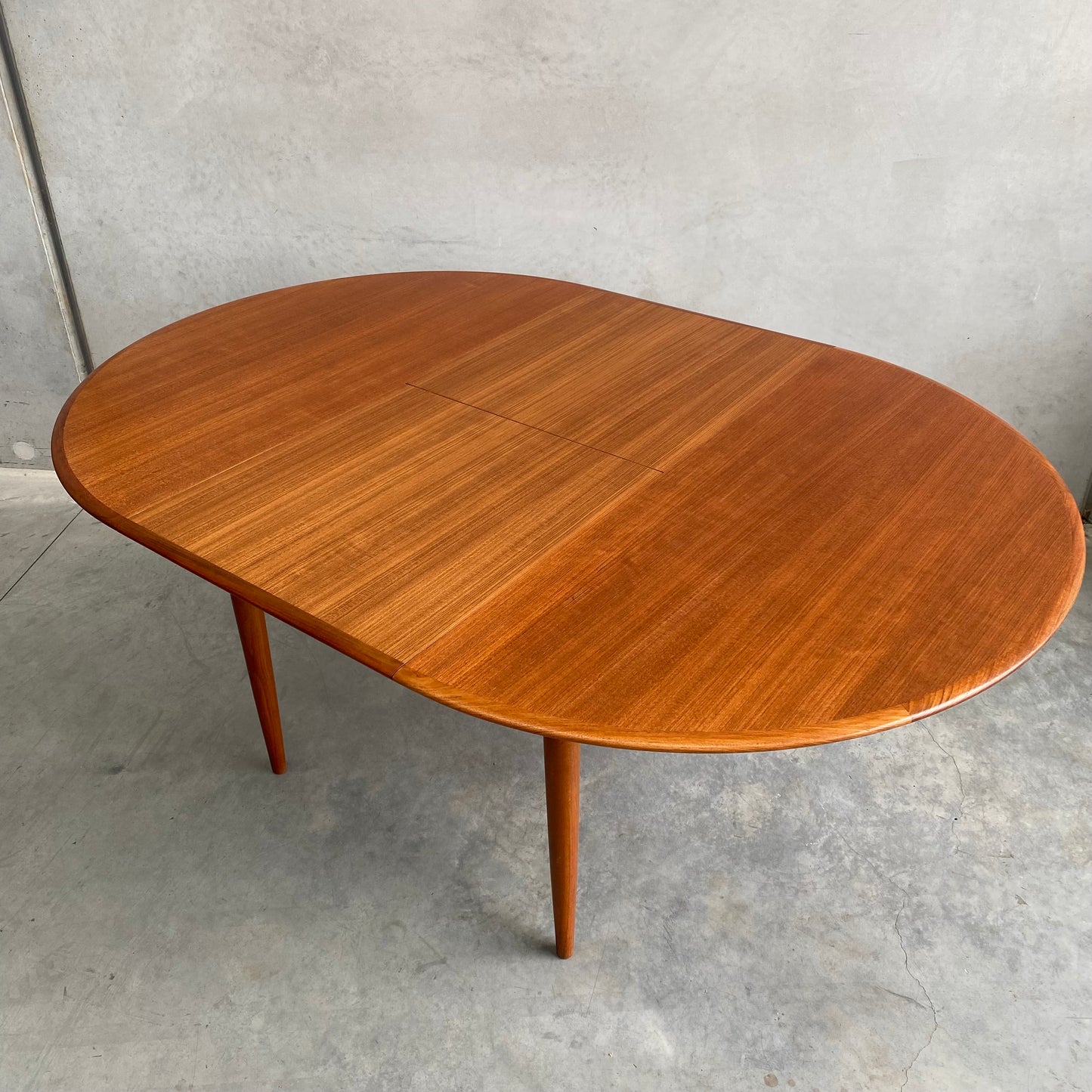 Parker Nordic Round Extendable Dining Table