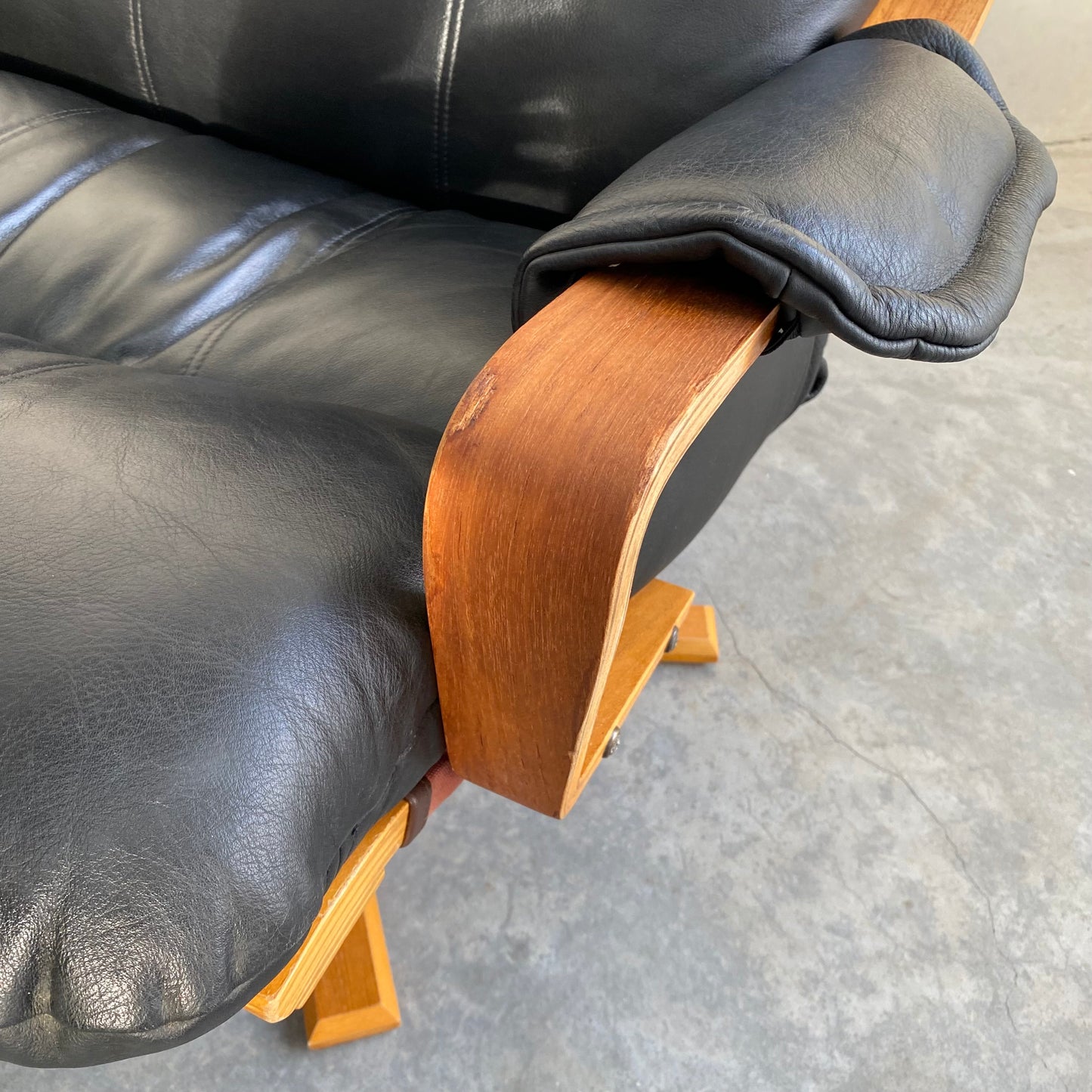 Tessa Monaco Black Leather Vintage Swivel Chair