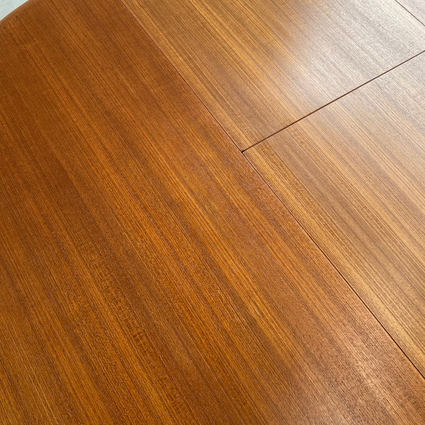 Parker Nordic Round Extendable Dining Table