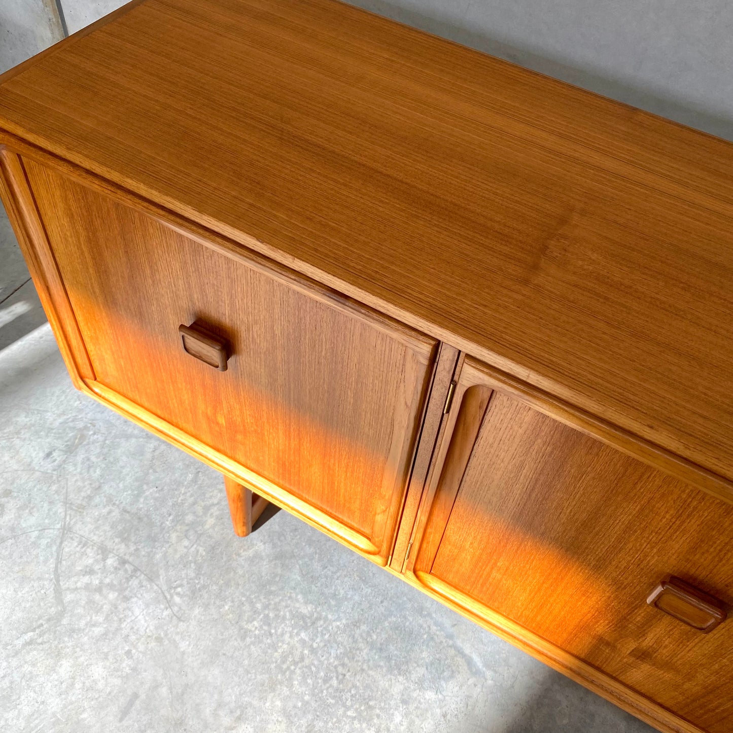 Parker Extra Long Square Handle Sideboard