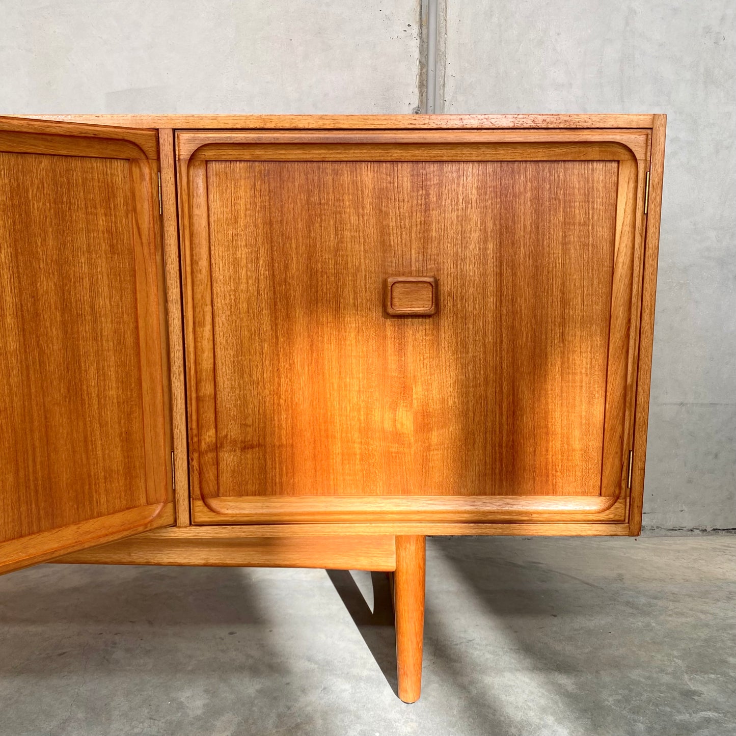 Parker Extra Long Square Handle Sideboard