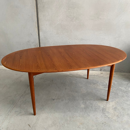 Parker Nordic Oval Midcentury 1960’s Dining Table