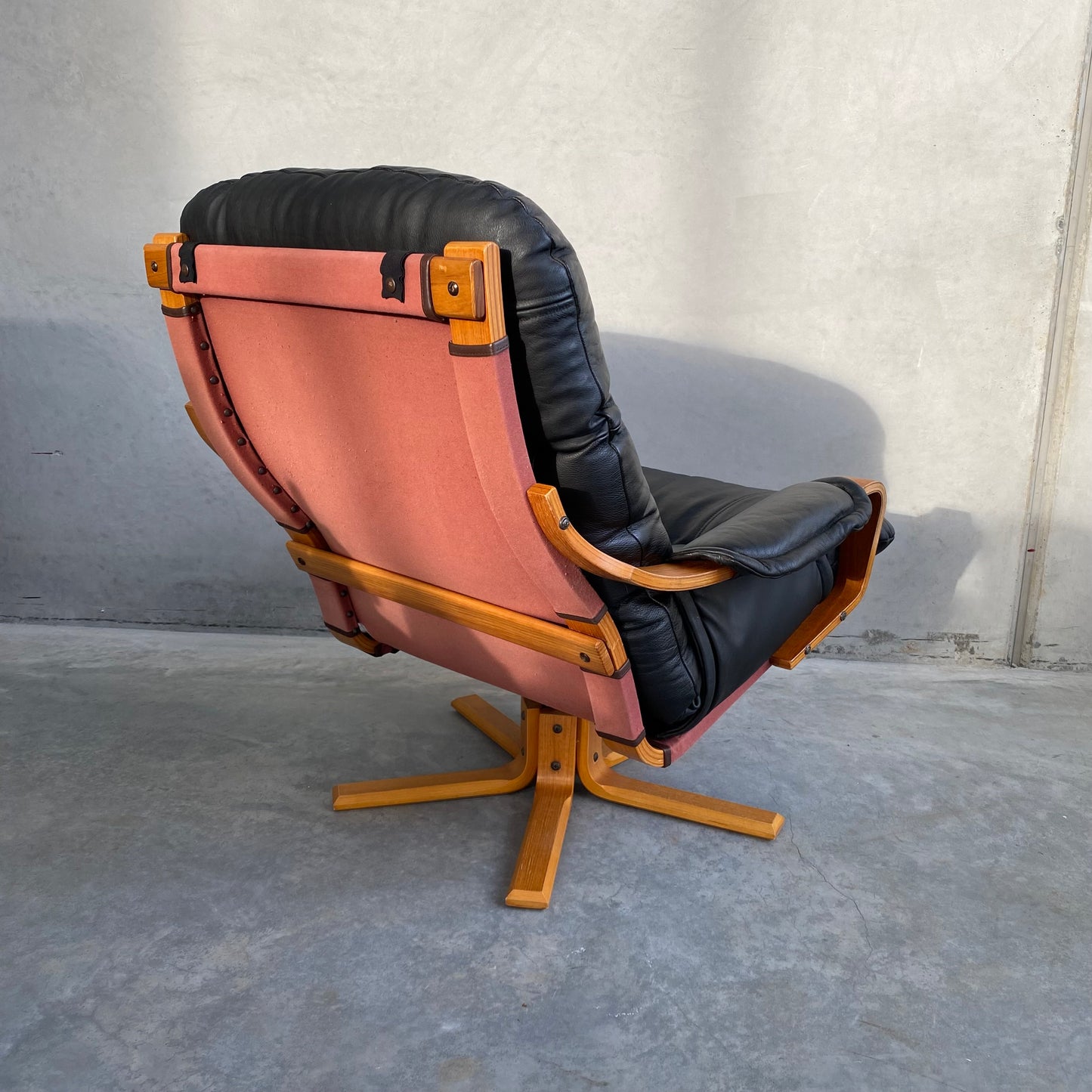 Tessa Monaco Black Leather Vintage Swivel Chair